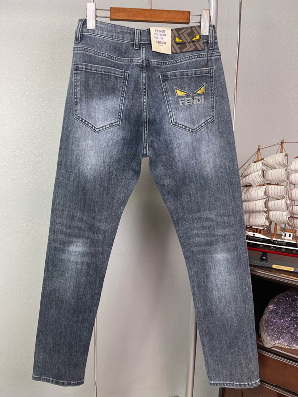 ブランドジーンズ側面デザイン